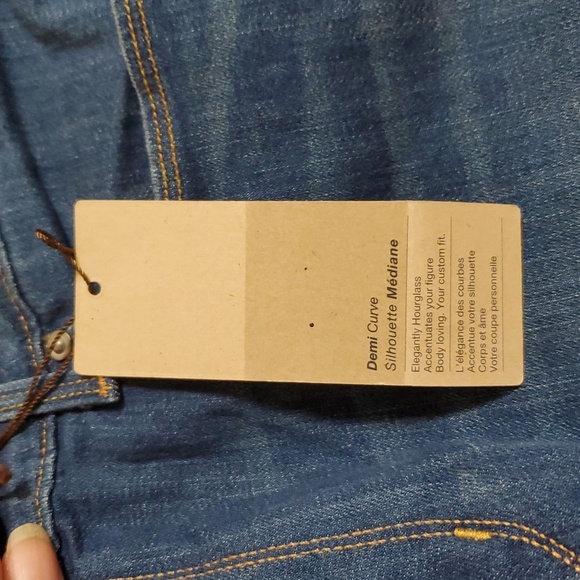 Levi's Demi Curve Mid-Rise Blue Skinny Jean's Size W33 L32  NWT - Picture 6 of 6